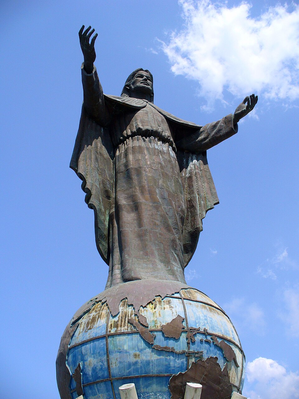 Cristo Rei Statue