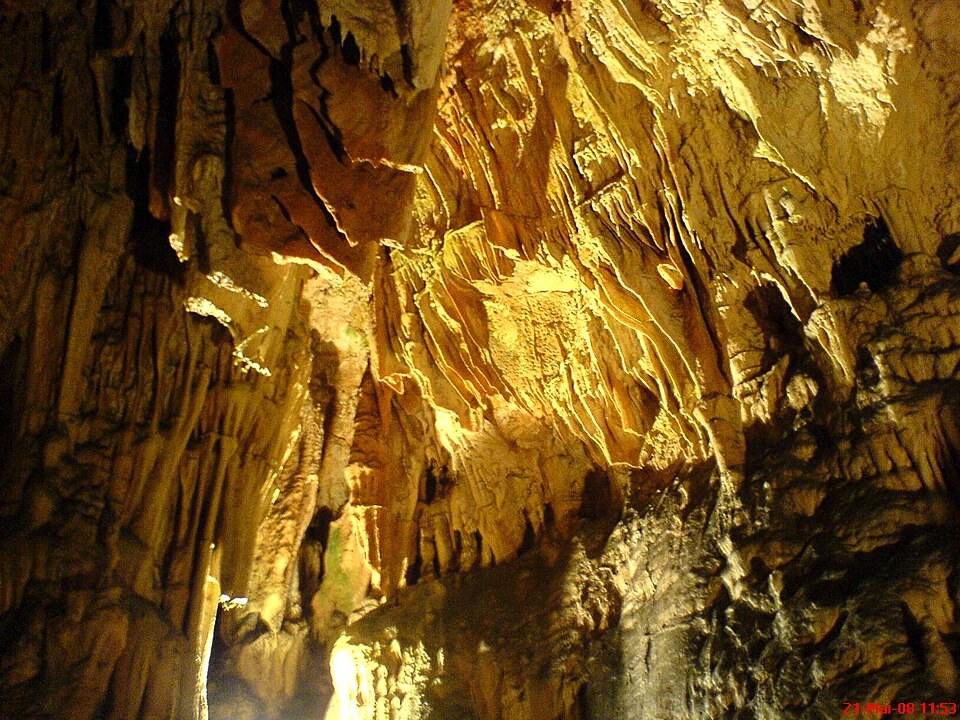 Biserujka Cave