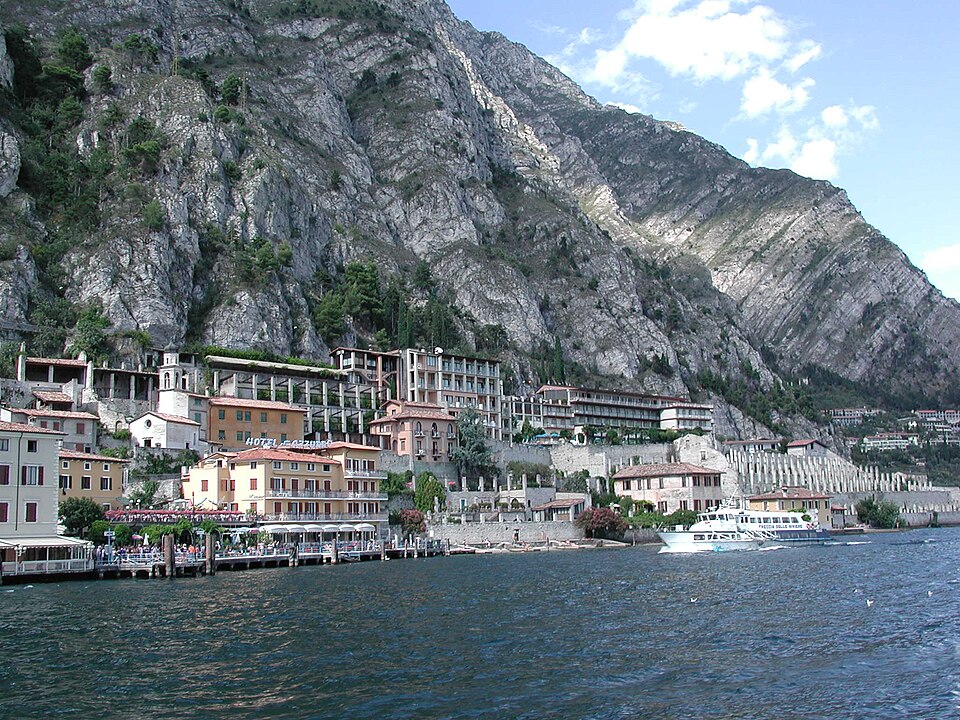 Limone sul Garda a cyklostezka nad vodou