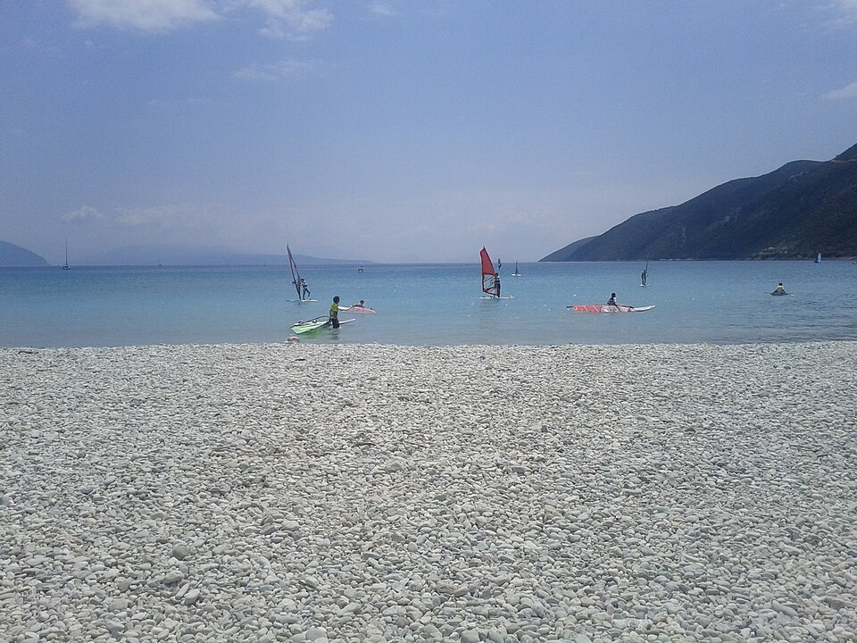 Vasiliki a windsurfing