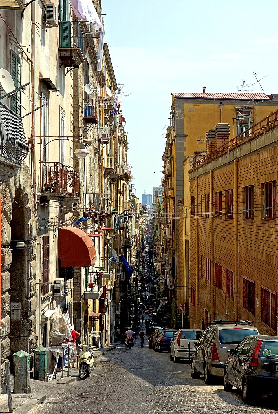 Spaccanapoli and the historic centre