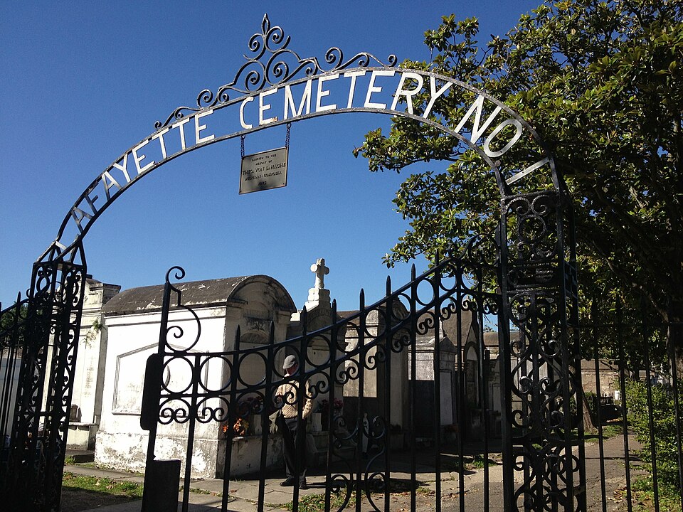 The Garden District and Lafayette Cemetery