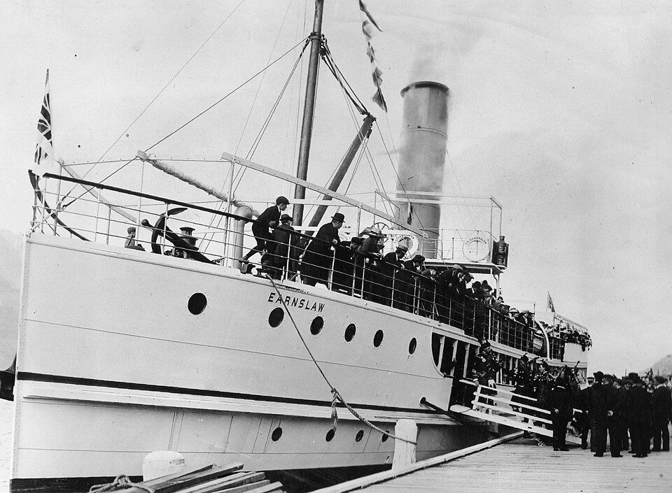 TSS Earnslaw steamship and Walter Peak