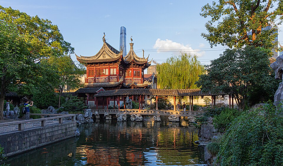 Yu Garden and the Old Town God Temple